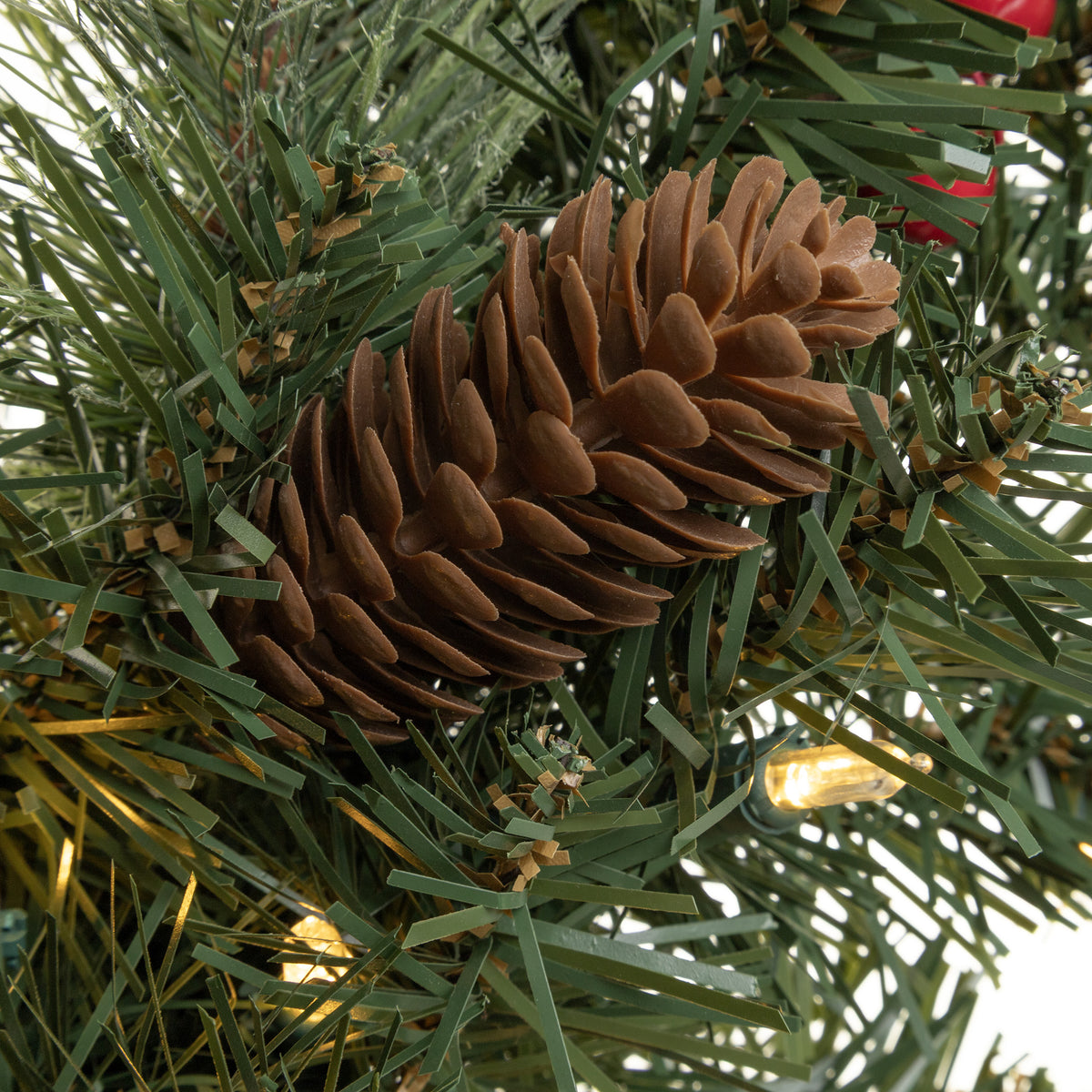 Mixed Pine Wreaths (Rechargeable)