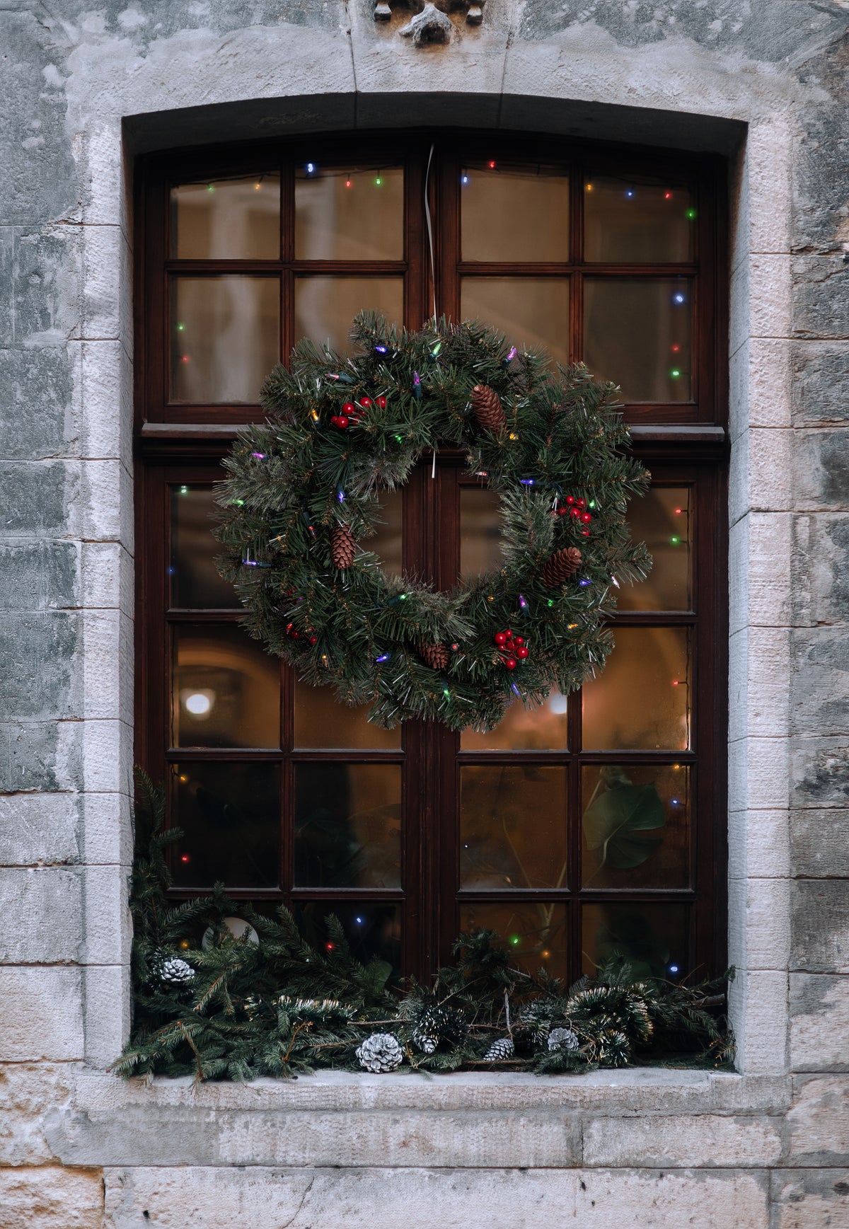 Mixed Pine Wreaths (Rechargeable)