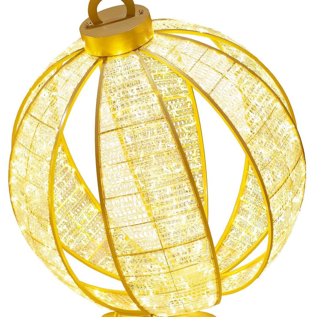 40" Ornament Wire Frame Décor