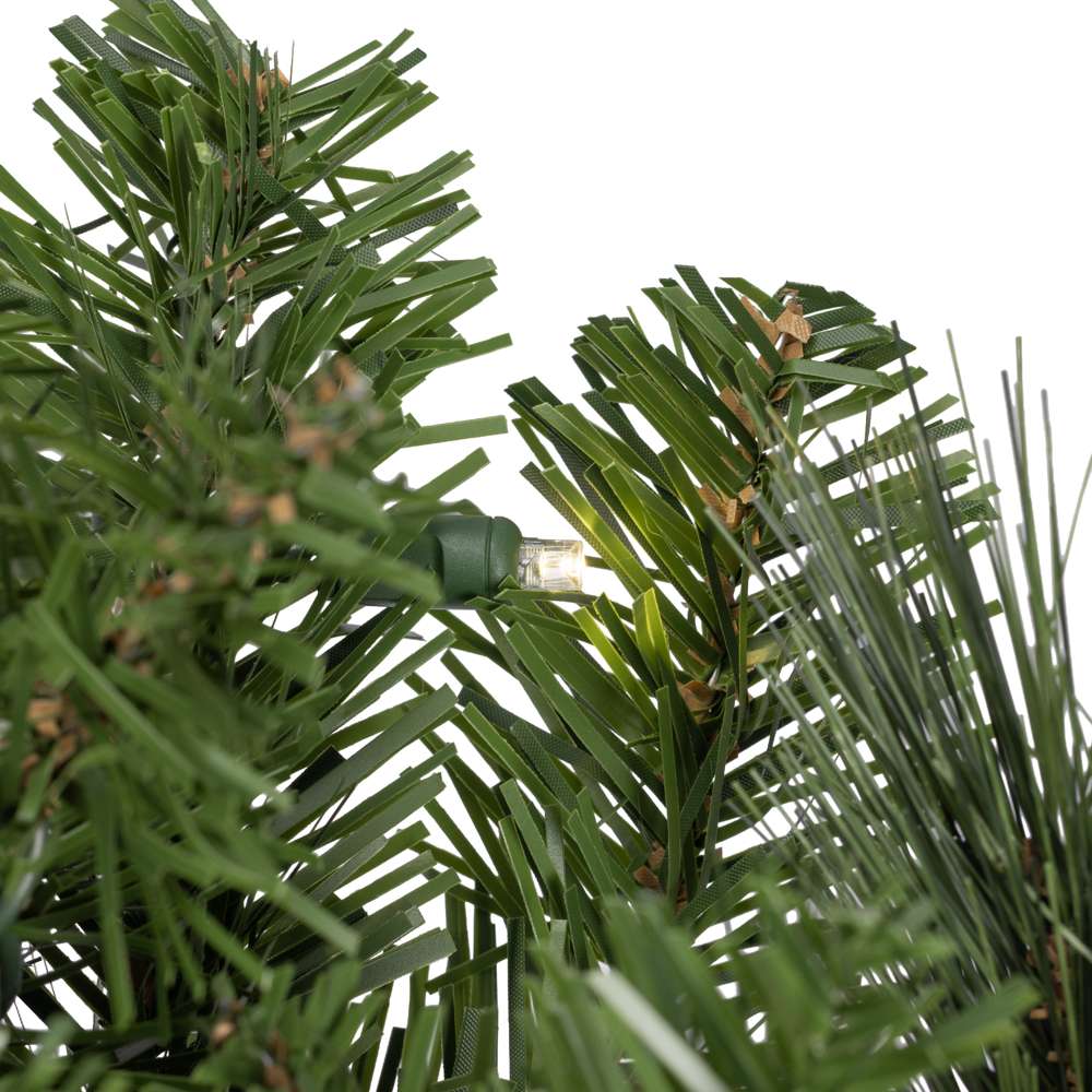 Mixed Pine Wreaths (Plug-In)