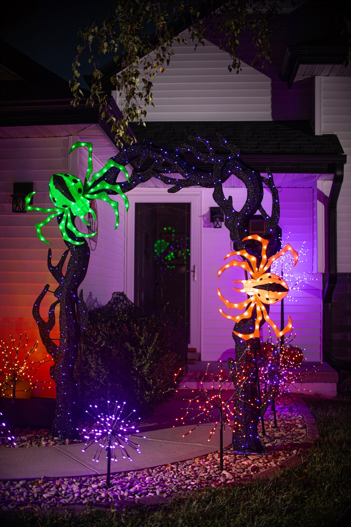 98" Eerie Tree Arch w/ 2 Spiders Wire Frame Décor