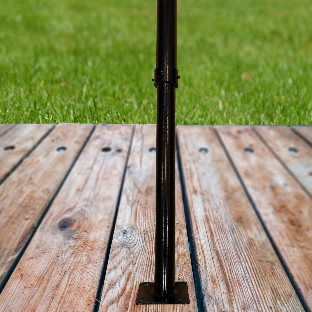 Light Pole - Floor/Deck Mount Only (Retail Box)