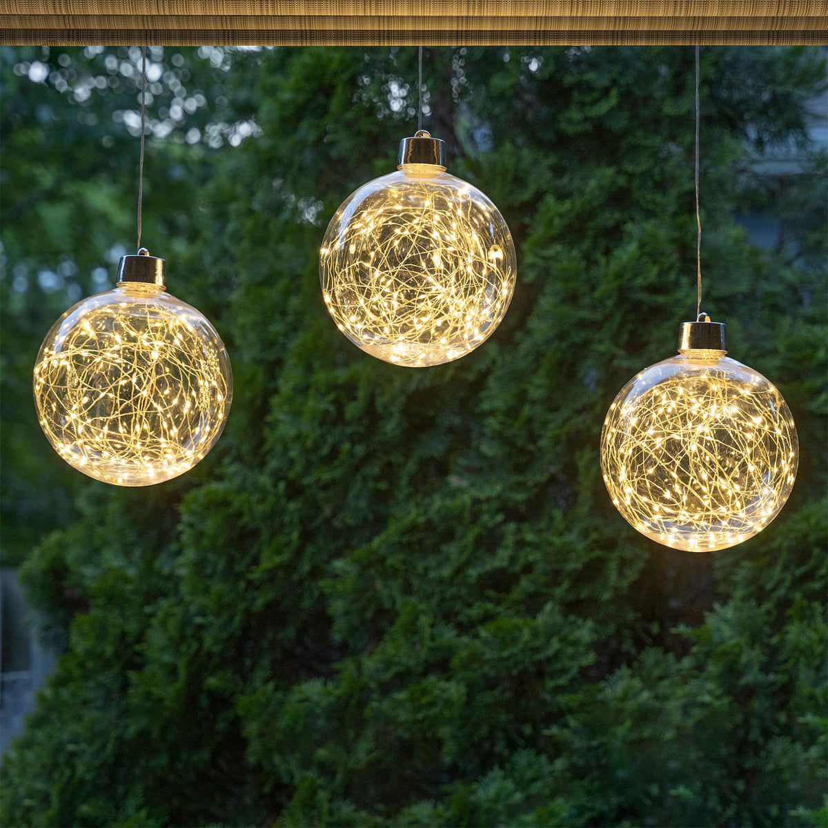 8" Hanging Globes (Retail Box)