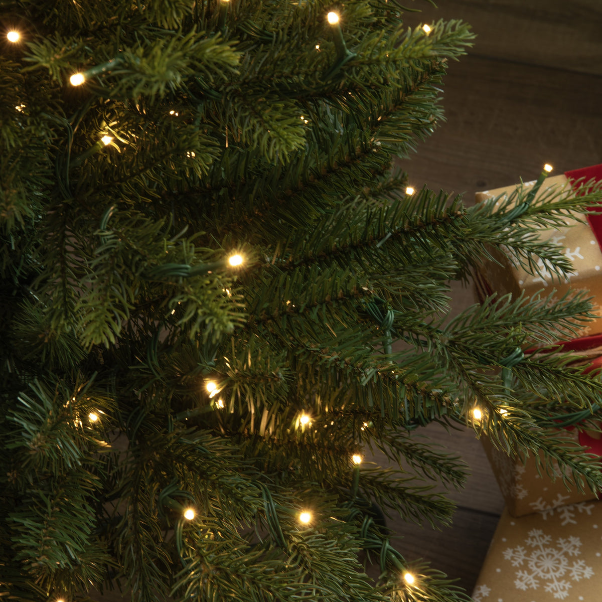 Slim King Pine Christmas Tree (Retail Box)